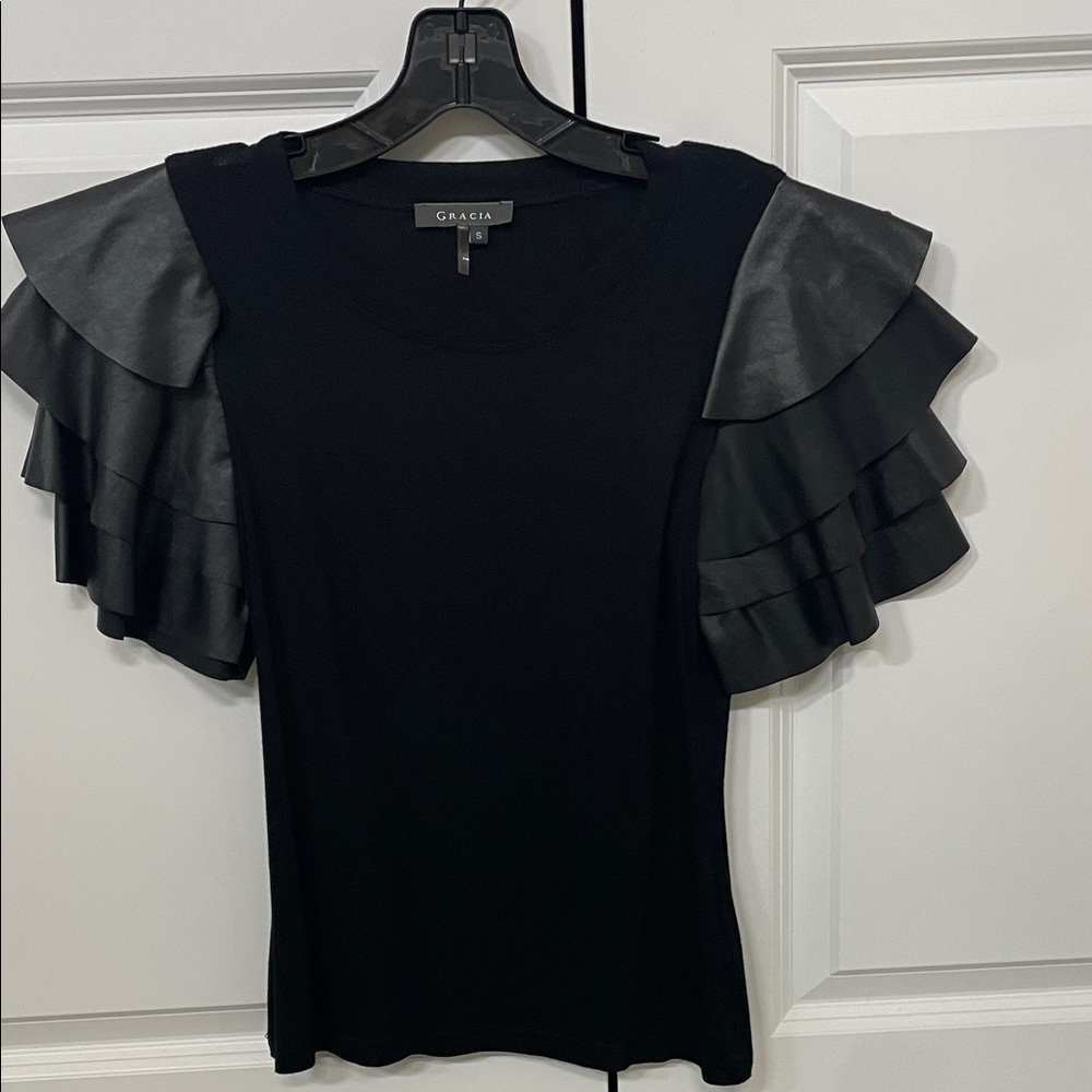 Gracia sz small Black Short Sleeve faux leather Ruffle Top